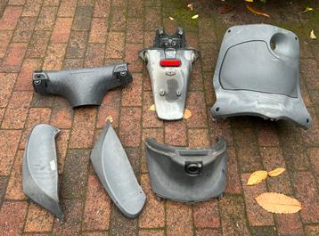 piaggio fly 50 binnen kappen onderdelen  beschikbaar voor biedingen