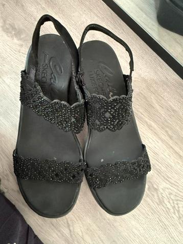 Als nieuw zwarte skechers sleehak maat 39 beschikbaar voor biedingen