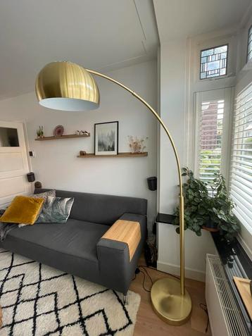 Goudkleurige booglamp beschikbaar voor biedingen