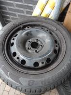 Winterband met Volkswagen polo velg 135/80R15, Auto diversen, Wieldoppen, Ophalen, Gebruikt