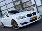 BMW 3-serie 318i High Exc. Sport / NAVI / CRUISE / 19" / LED, Euro 5, Zwart, Parkeersensor, Wit