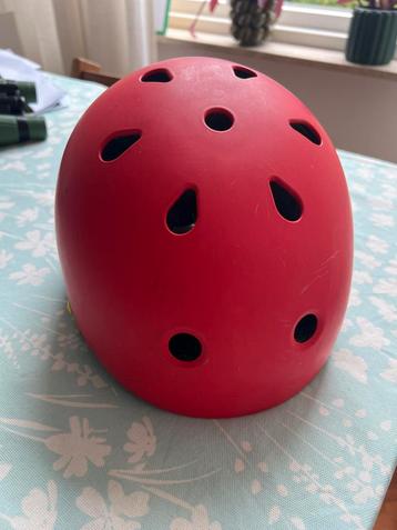 Oxelo play red helmet 55-58 cm beschikbaar voor biedingen