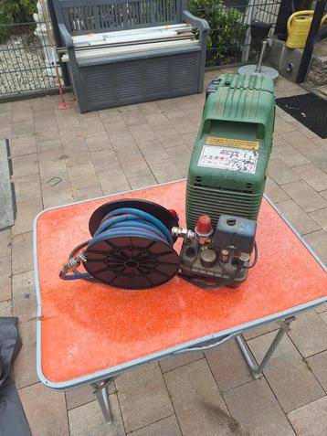Compressor met slang  beschikbaar voor biedingen