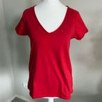 Nieuw met kaartjes! Rood Tommy Jeans t-shirt v-hals xs 34, Nieuw, Ophalen of Verzenden, Korte mouw, Maat 34 (XS) of kleiner