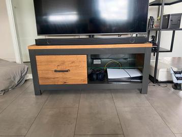 Tv Meubel beschikbaar voor biedingen