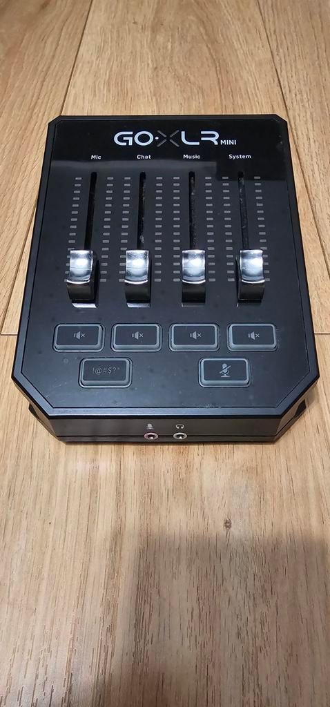 GoXLR Mini - Met doos en kabels goede staat, Muziek en Instrumenten, Mengpanelen, Ophalen of Verzenden, Zo goed als nieuw, Minder dan 5 kanalen