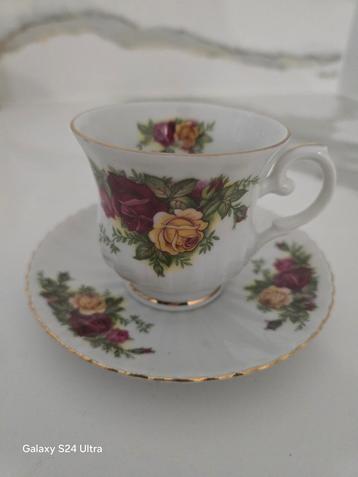 Theekopje met Schotel - Royal China beschikbaar voor biedingen