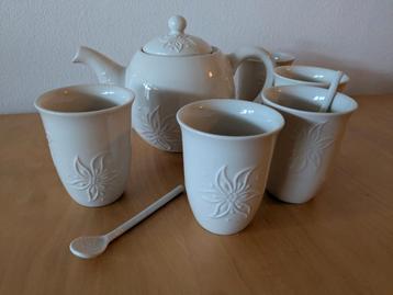 Fairtrade handgemaakt theeservies 5 kopjes en theepot beschikbaar voor biedingen