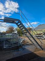 Stalen trap met bordes gegalv. Hoog 3,3 mtr. Nob154, Doe-het-zelf en Verbouw, Ladders en Trappen, Ophalen, Zo goed als nieuw, 2 tot 4 meter