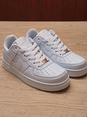 Witte Sneakers.  Maat: 37. beschikbaar voor biedingen