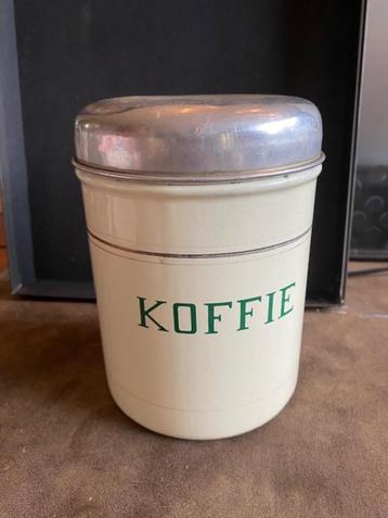 Emaille voorraadbus, koffie, crème met groene letters beschikbaar voor biedingen