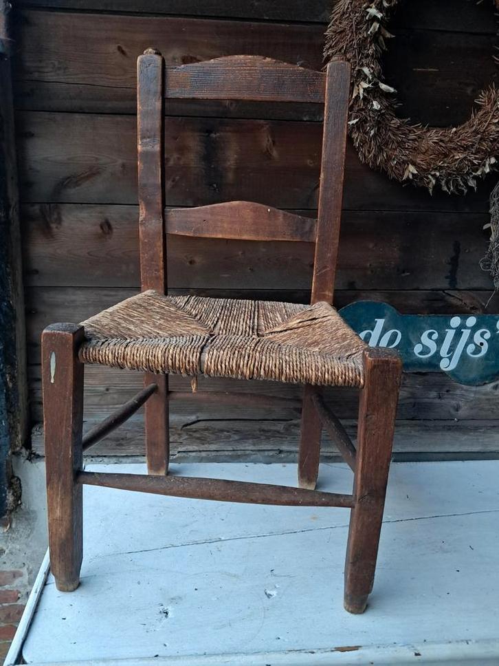 Oude houten stoel met rieten zitting, Antiek en Kunst, Antiek | Meubels | Stoelen en Banken, Ophalen of Verzenden