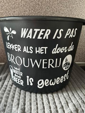 Tekst emmer beschikbaar voor biedingen
