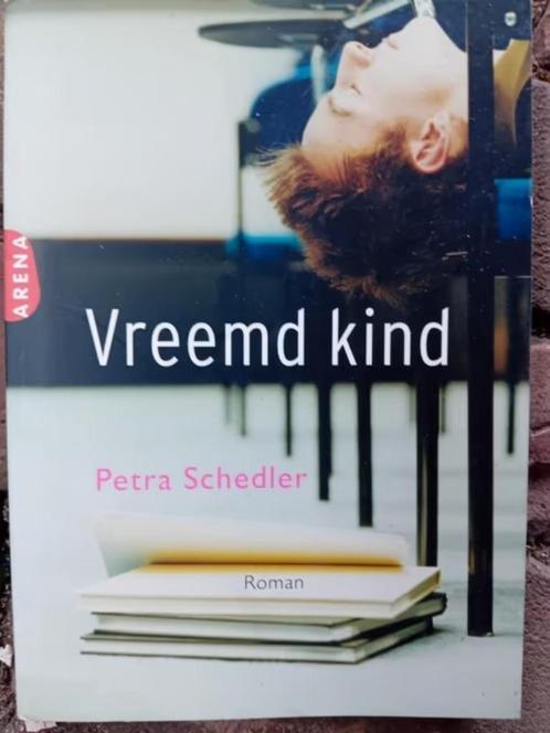 petra schedler - vreemd kind - roman lief en goed vader kind, Boeken, Romans, Gelezen, Nederland, Ophalen