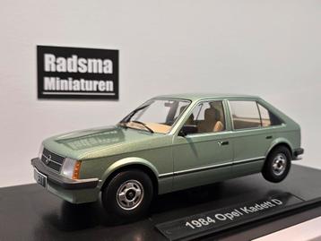 Opel kadett D 5drs 1984 - Groen - 1:18 Triple9 beschikbaar voor biedingen