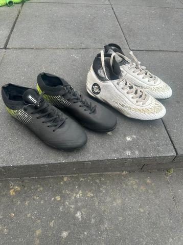 Voetbalschoenen beschikbaar voor biedingen