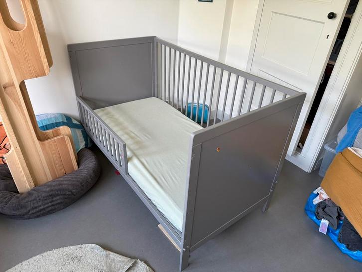 Petite Amélie Nuage 140x70 CM Grijs, Kinderen en Baby's, Kinderkamer | Bedden, Gebruikt, 140 tot 160 cm, 70 tot 85 cm, Lattenbodem