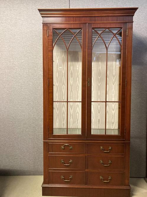 Display Cabinet / Vitrinekast, achterwand in stof, Huis en Inrichting, Kasten | Overige, Gebruikt, Ophalen