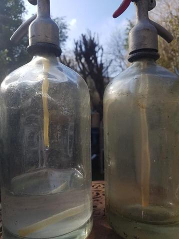 2 mooie spuitflessen voor decoratie (brocante) beschikbaar voor biedingen
