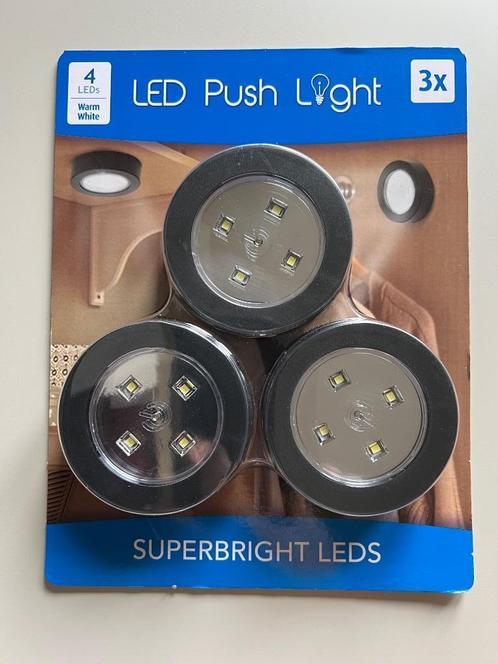 LED Push Light (druklampen) set 3 stuks Kleur zwart NIEUW, Huis en Inrichting, Lampen | Spots, Nieuw, Plafondspot of Wandspot