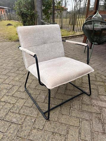 Stoel met mooi strak design - zsm ophalen!  beschikbaar voor biedingen