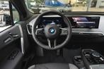 BMW iX xDrive45 M Sport / Panoramadak / Trekhaak / Stoelvent, Auto's, BMW, Met garantie (alle), Zwart, Elektrisch, 408 pk