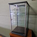 Vintage vitrinekast toonbank vitrine winkelvitrine toonkast, Huis en Inrichting, Kasten | Vitrinekasten, Aaldertgeertsstraat 43 Olst