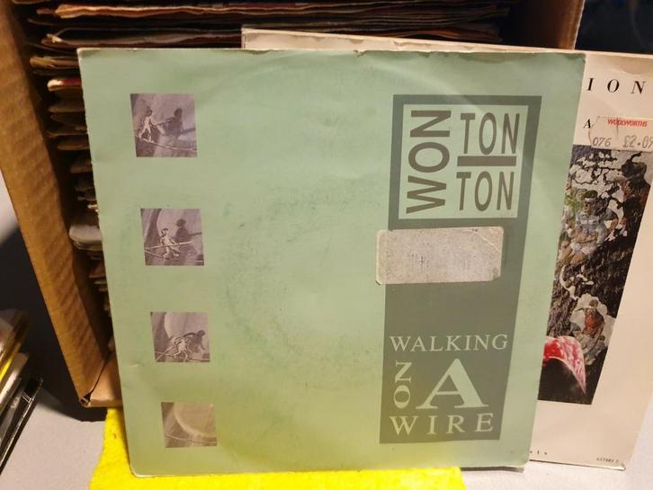 Won Ton Ton - Walking on a Wire (f9), Cd's en Dvd's, Vinyl Singles, Ophalen of Verzenden