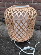 Te koop: sfeervol leuk tafellampje rotan riet, Ophalen of Verzenden, Zo goed als nieuw, Minder dan 50 cm
