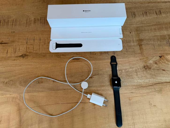 Complete Apple Watch Series 3 42mm Space Gray!, Sieraden, Tassen en Uiterlijk, Smartwatches, Nieuw, iOS, Zwart, Hartslag, Waterdicht