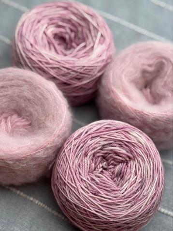 720 gr handgeverfd merinowol (roze) beschikbaar voor biedingen