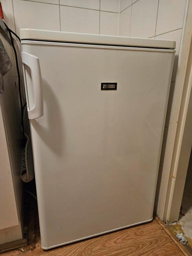 Zanussi Koelkast met Vriesvak - Compact en Handig!, Witgoed en Apparatuur, Vriezers en Diepvrieskisten, Gebruikt, Vrijstaand, Vrieskast