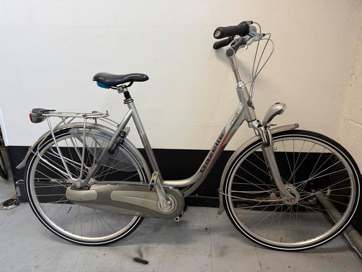 Nette Gazelle oranje fiets 28 inch, Fietsen en Brommers, Fietsen | Meisjes, Zo goed als nieuw, 26 inch of meer, Handrem, Versnellingen