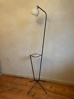 Staande Vloerlamp Lamp Schemerlamp met Tafeltje Vintage, Antiek en Kunst, Antiek | Lampen, Ophalen