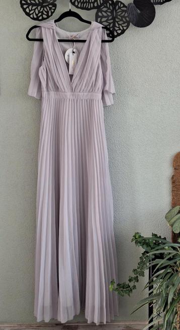 Nieuw, Boohoo lichtgrijs geplooide maxi jurk mt S/ M, 36/ 38 beschikbaar voor biedingen