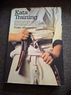 Karate boek, kata training door Hideo Muramatsu 1979, Boeken, Ophalen of Verzenden, Zo goed als nieuw, Balsport