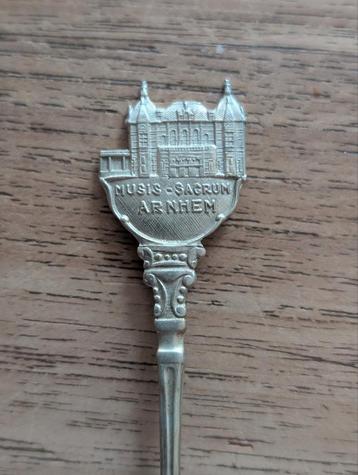 Souvenirlepel Musis Sacrum Arnhem beschikbaar voor biedingen