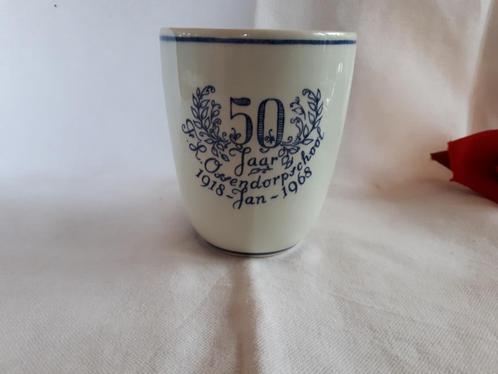 Royal Goedewaagen | 50 jaar Ossendorpschool 1968 | melkbeker, Antiek en Kunst, Antiek | Keramiek en Aardewerk, Ophalen of Verzenden