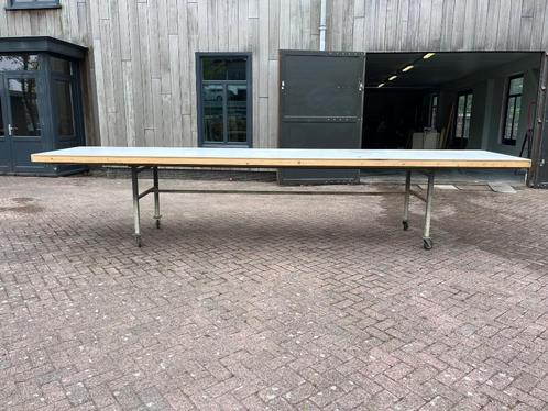 Werktafel van 5,5 meter lang, Doe-het-zelf en Verbouw, Werkbanken, Gebruikt, 70 tot 120 cm, Ophalen