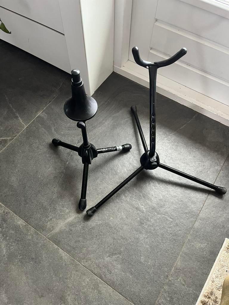 Trompet standaard en saxofoon standaard, Muziek en Instrumenten, Standaards, Ophalen, Gebruikt, Muziekstandaard