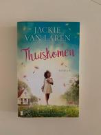 ALS NIEUW! Heerlijke roman van Jackie van Laren Thuiskomen!, Boeken, Chicklit, Ophalen of Verzenden