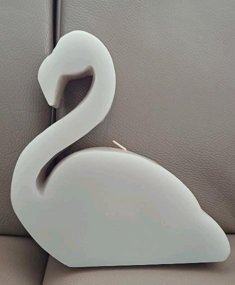 Mooie grijs/groene kaars in vorm van een zwaan, 20 cm hoog, Huis en Inrichting, Woonaccessoires | Kandelaars en Kaarsen, Zo goed als nieuw
