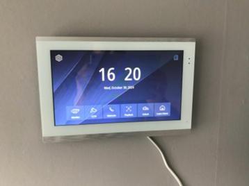 Voordeurbel met TWEE monitoren beschikbaar voor biedingen