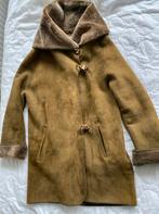 Vintage Suède Jas met Capuchon en bont van binnen. Finland, Kleding | Dames, Ophalen of Verzenden, Zo goed als nieuw, Maat 38/40 (M)