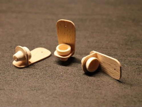 Ouderwetse houten hangplankjes met houten bloempotje., Verzamelen, Poppenhuizen en Toebehoren, Nieuw, Gebruiksvoorwerp, Ophalen of Verzenden