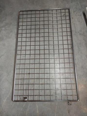 7 verchroomde wandrekken beschikbaar voor biedingen