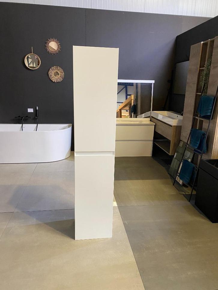 Badkamer hoge kast mat wit licht beschadigd 170 cm goedkoop, Huis en Inrichting, Kasten | Kledingkasten, Zo goed als nieuw, 150 tot 200 cm