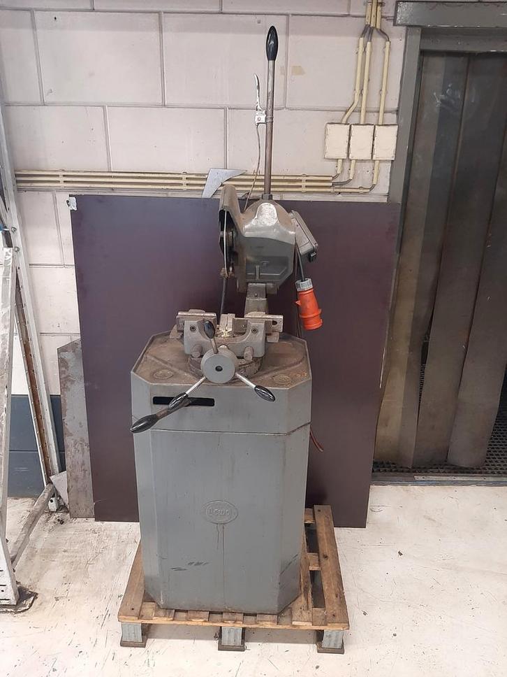 Bewo 250 afkortzaag afkort zaag 400v goede staat, Doe-het-zelf en Verbouw, Gereedschap | Zaagmachines, Gebruikt, Afkortzaag, 70 mm of meer