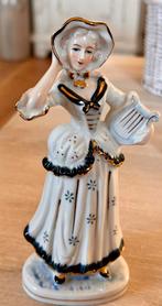 Mooi porseleine beeldje van dame € 25, Antiek en Kunst, Antiek | Porselein, Ophalen of Verzenden