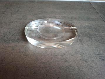 Vintage ovalen kristal glazen asbakje. beschikbaar voor biedingen